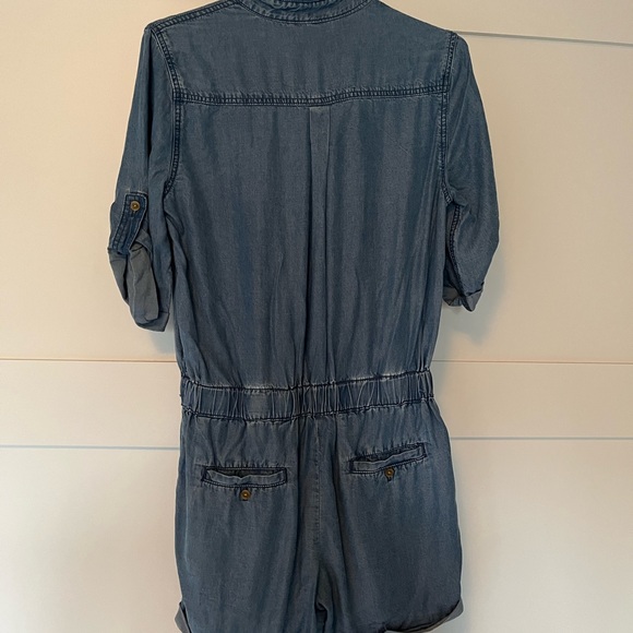 Super cute for summer denim romper, dress it up or down! - Picture 4 of 4